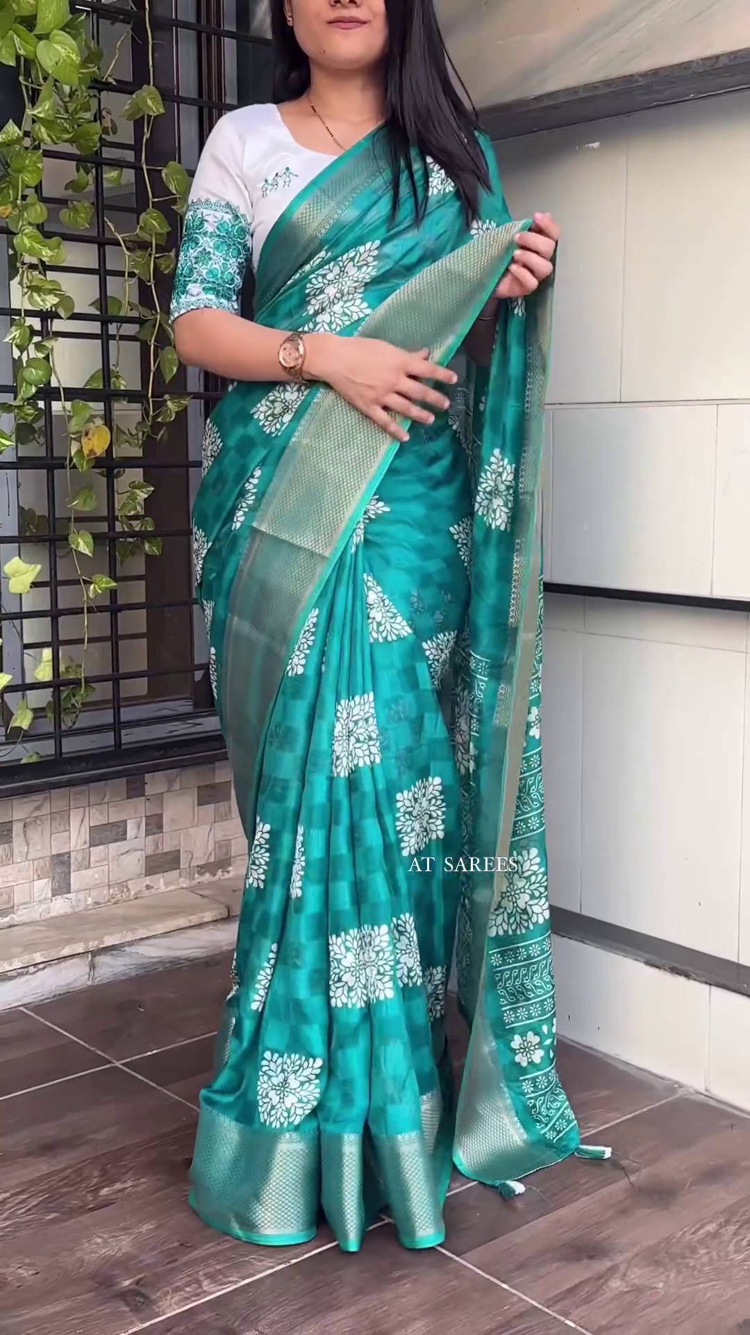 Printed Chiffon Saree  (Multicolor)